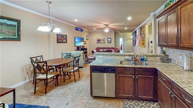 Foto del edificio - 4 Bed, 4 Bath University Heights Townhome for August 2026 Move In!