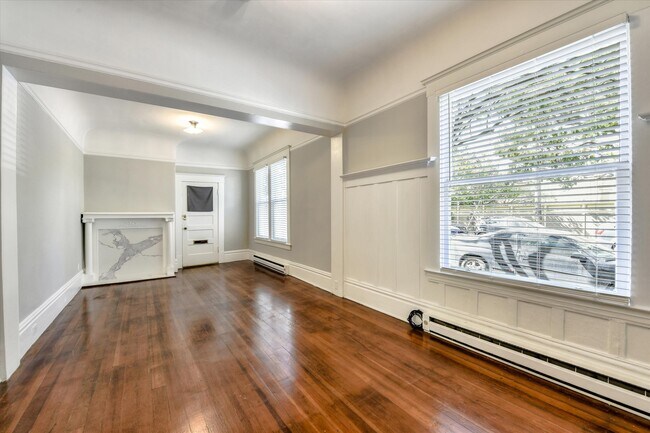 Building Photo - 103 Grattan St