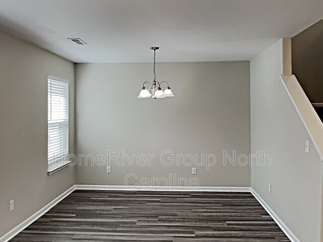 Building Photo - 3028 Desmond Woods Dr