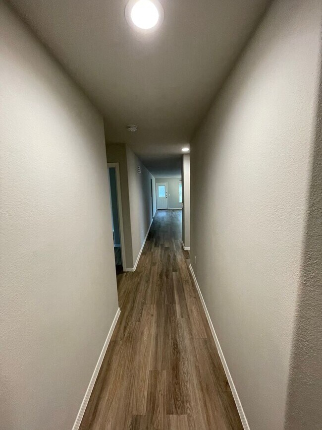 Foto del edificio - 731 Long Cedar Dr