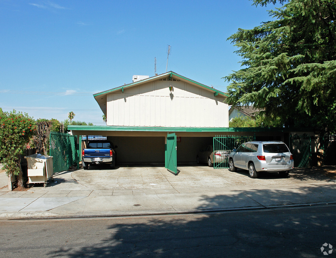 Primary Photo - 3115 N Arthur Ave