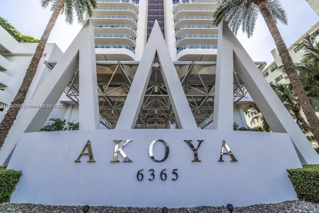 Foto del edificio - 6365 Collins Ave