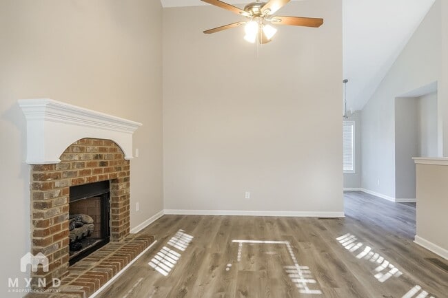 Building Photo - 30 Crestbrook Dr