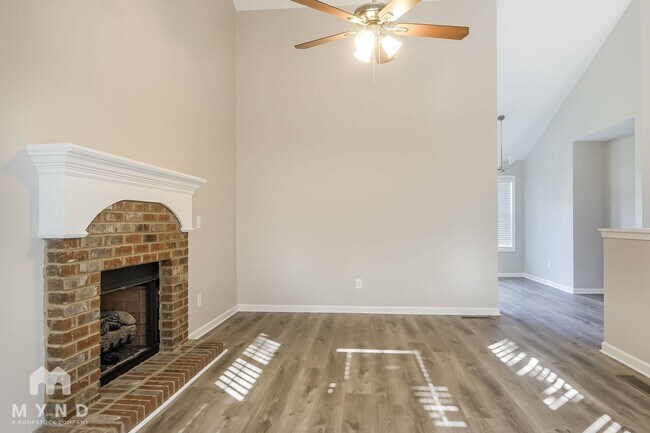 Foto del edificio - 30 Crestbrook Dr