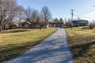 Building Photo - 211 Hillview Dr