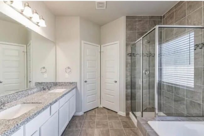 Building Photo - 519 Moore St