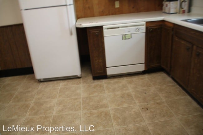 Building Photo - 8 br, 2 bath Room For Rent - 413 8th Avenue S