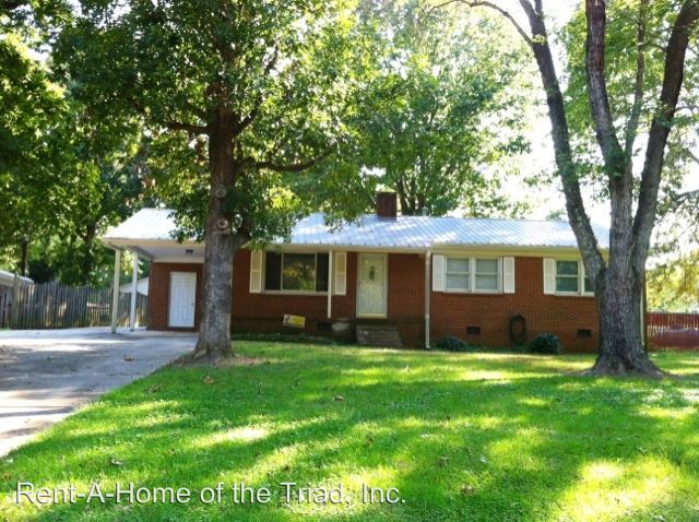 Foto principal - 3 br, 2 bath House - 400 Debanne Road