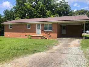 Building Photo - 402 Walnut Hill Rd