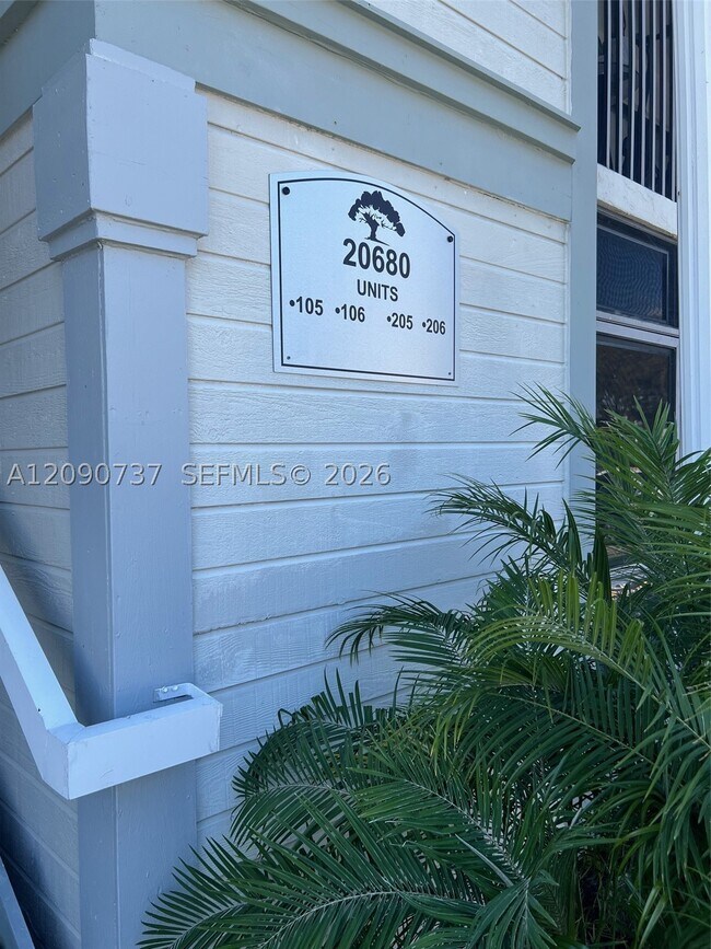 Foto del edificio - 20680 NE 4th Ct