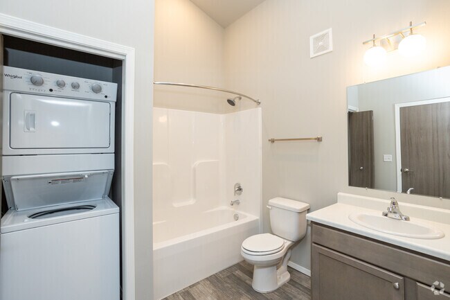 2BR, 2BA - 870SF - Secondary Bathroom - Prairie Towers - Lavish Living
