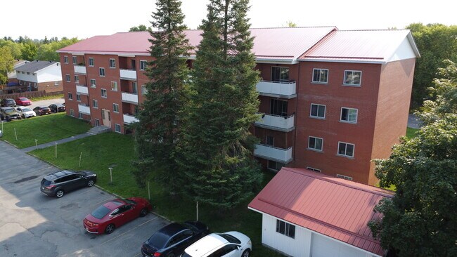 Photo du bâtiment - Donwood Park Apartments