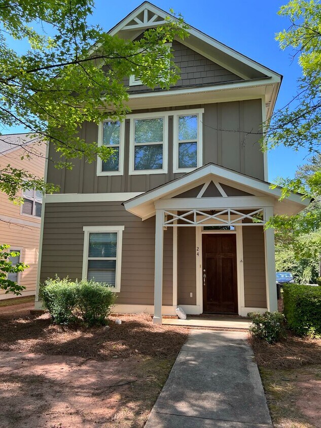 Primary Photo - Awesome Townhome off Milledge - Close to 5...