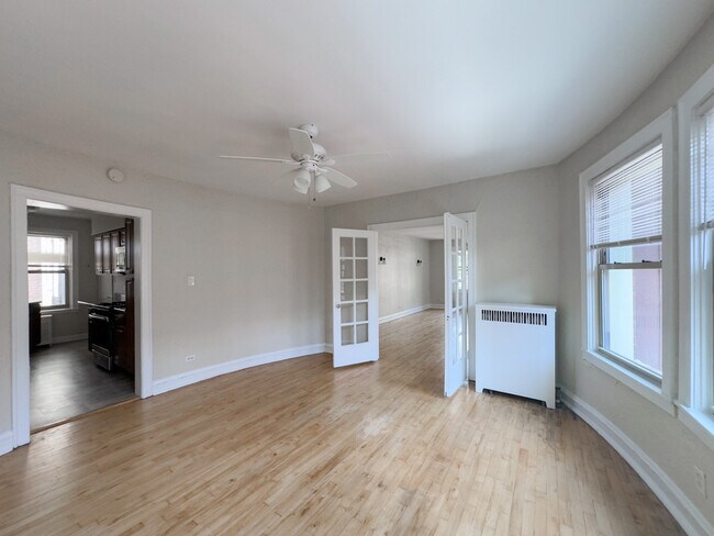 Foto del edificio - 525 W Cornelia Ave