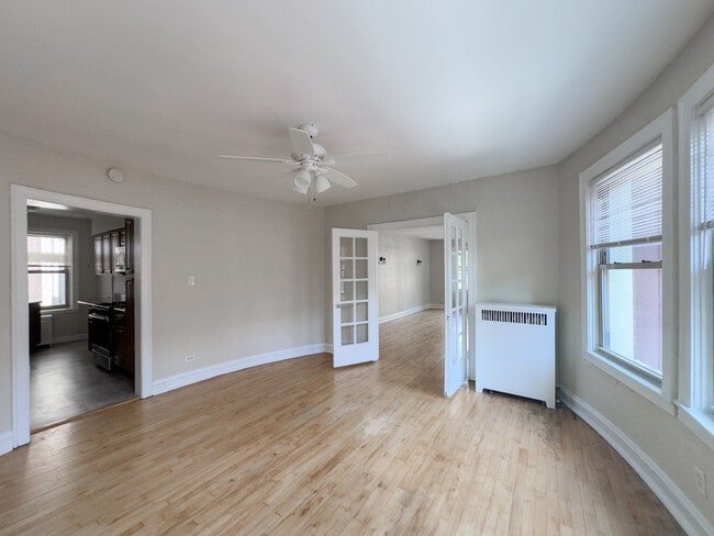 Building Photo - 525 W Cornelia Ave