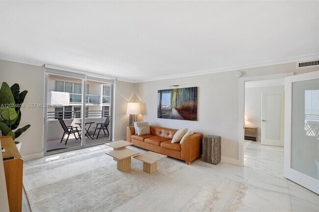 Foto del edificio - 5555 Collins Ave