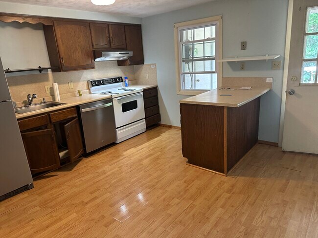 Foto del edificio - 102 Longmeadow Ln