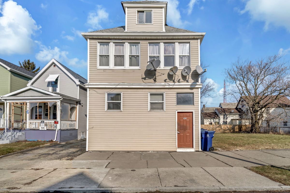 Primary Photo - 142 W Ferry St