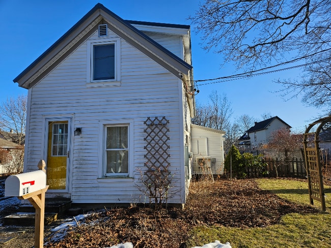 Building Photo - 11 Knott St