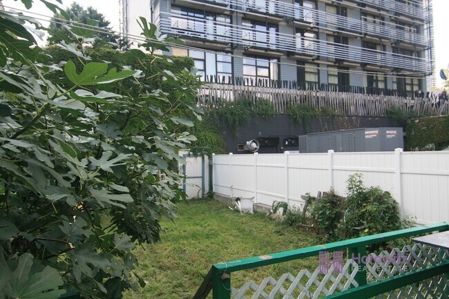 Foto del edificio - 38-21 Crescent St