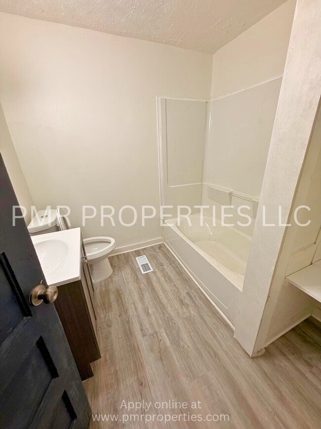 Foto del edificio - 3 Bedrooms / 1 Bathroom House