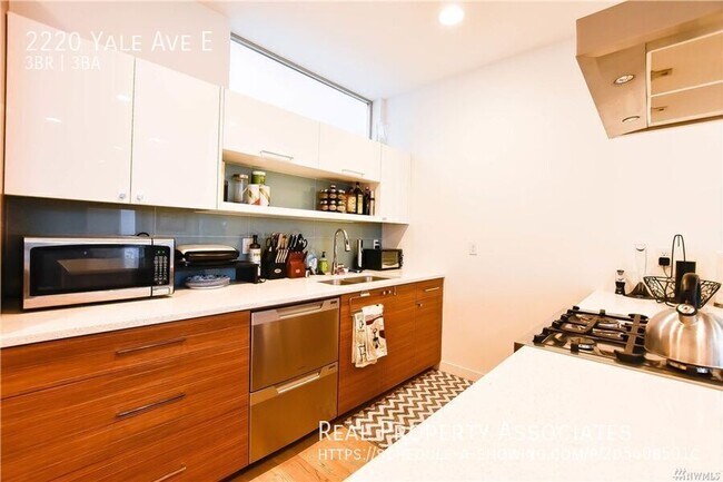 Foto del edificio - 2220 Yale Ave. E.