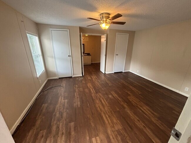 Foto del edificio - Triangle Mobile Home Park