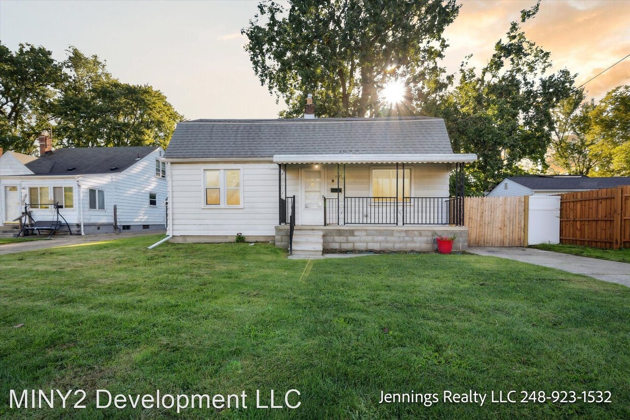 Primary Photo - 4 br, 2 bath House - 21730 Oakwood