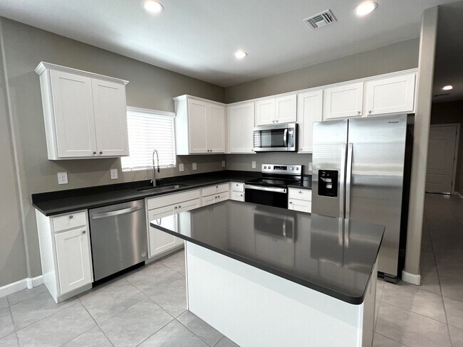 Foto del edificio - 1377 W Highland Rd