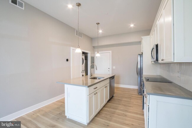 Foto del edificio - 2621 W Jefferson St