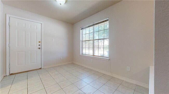 Building Photo - 938 Crepe Myrtle St