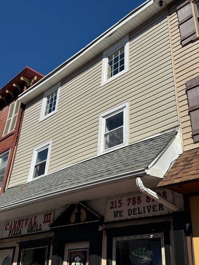 Foto del edificio - 2/3 Bedroom, 1 Bath Two Story Mill Street Apartment