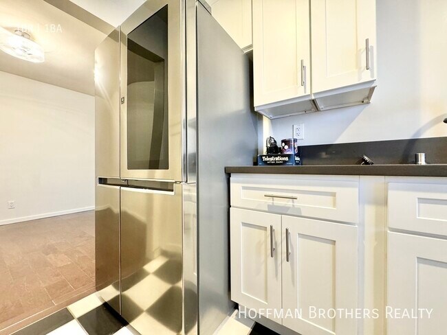Building Photo - 8229 De Longpre Ave