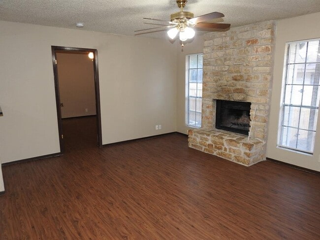Building Photo - 12402 Deer Falls Dr