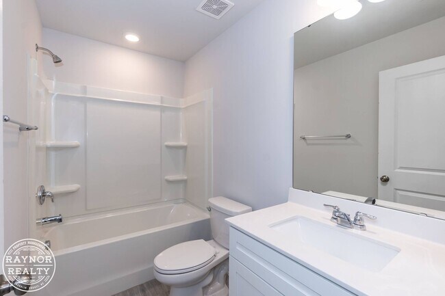 Building Photo - Elegant corner townhome