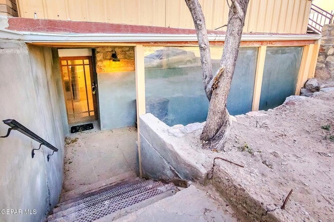 Building Photo - 619 E Nevada Ave