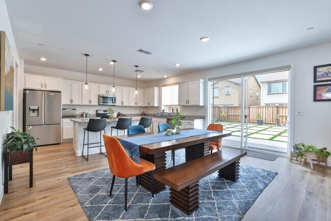 Building Photo - 2887 Penrose Ln