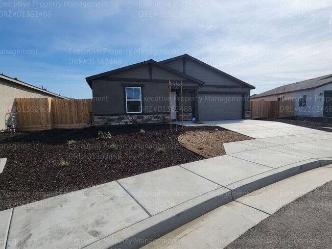 Foto del edificio - Newly constructed 4 bedroom/ 3 bathroom home.