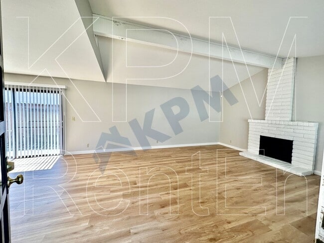 Foto del edificio - 5530 Fox Sparrow Ct