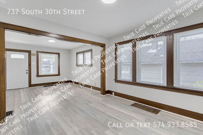 Building Photo - 737 S 30th St