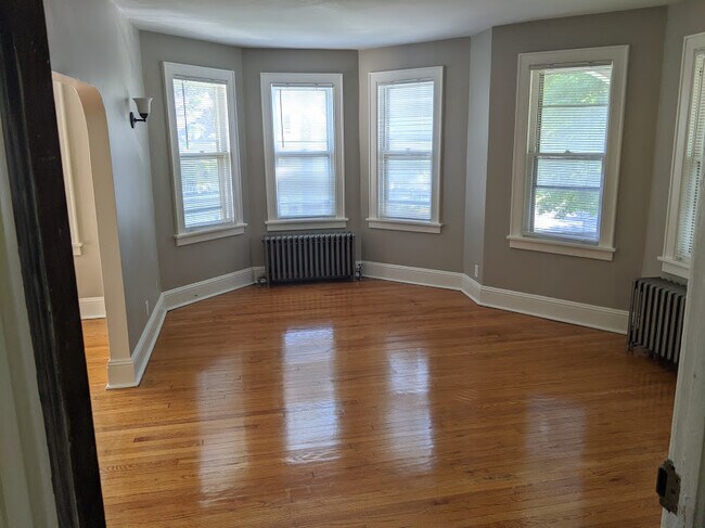 Living Room - 123 S Main Ave