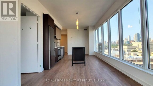Building Photo - 203 College St