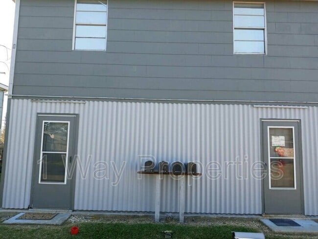 Building Photo - 1117 Hickory St
