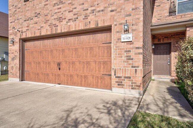 Building Photo - 14401 Lake Victor Dr