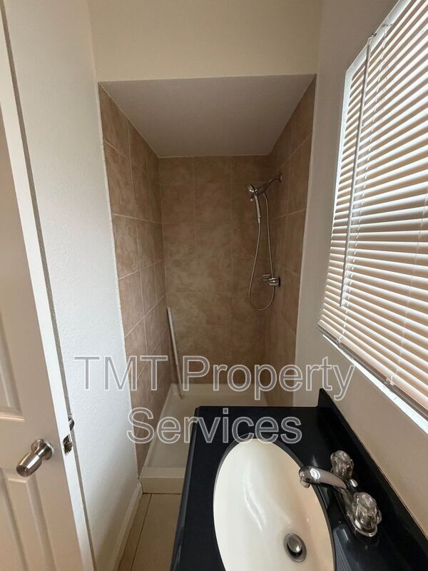 Building Photo - 3747 9th Ave