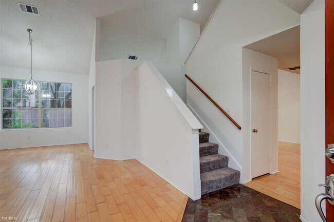 Building Photo - 4 br, 3 bath House - 10902 Wareham Ct