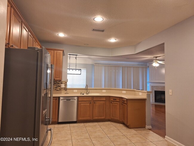 Building Photo - 11172 Castlemain Cir W