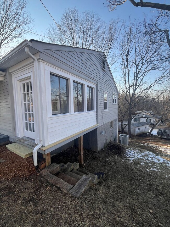 Building Photo - Beautifully remodeled home close to Va Bap...