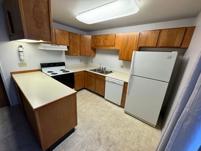 Building Photo - 1 BD, 1 BA Apartment Nestled Back on a Cul-de-Sac