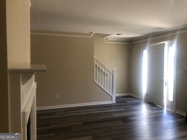 Building Photo - 5595 Hampton Ct